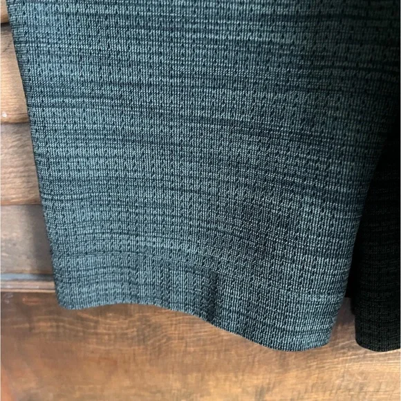 Men’s 2XL Under Armour pristine condition grey zip up. - Picture 5 of 9